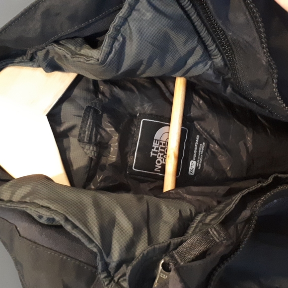 The North Face Hyvent ski jacket with primaloft liner. XS womens - Picture 4 of 9